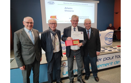 ALAIN DOARE HONORE DE LA PLAQUETTE GRAND OR